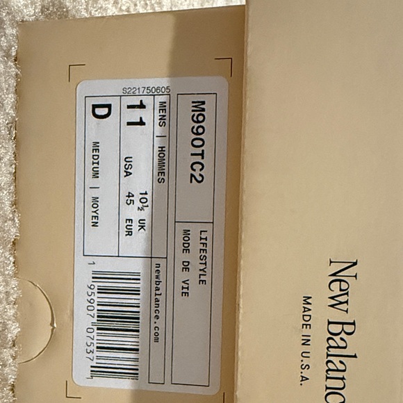 New Balance White and Gray Athletic Shoes M990TC2 - Picture 2 of 6